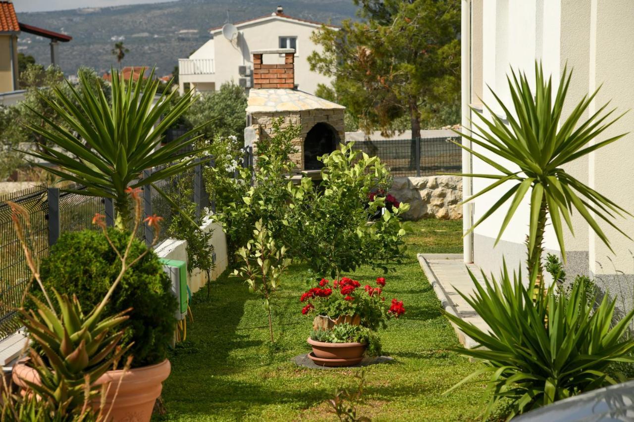Holiday Home Mb Ražanj Exteriör bild