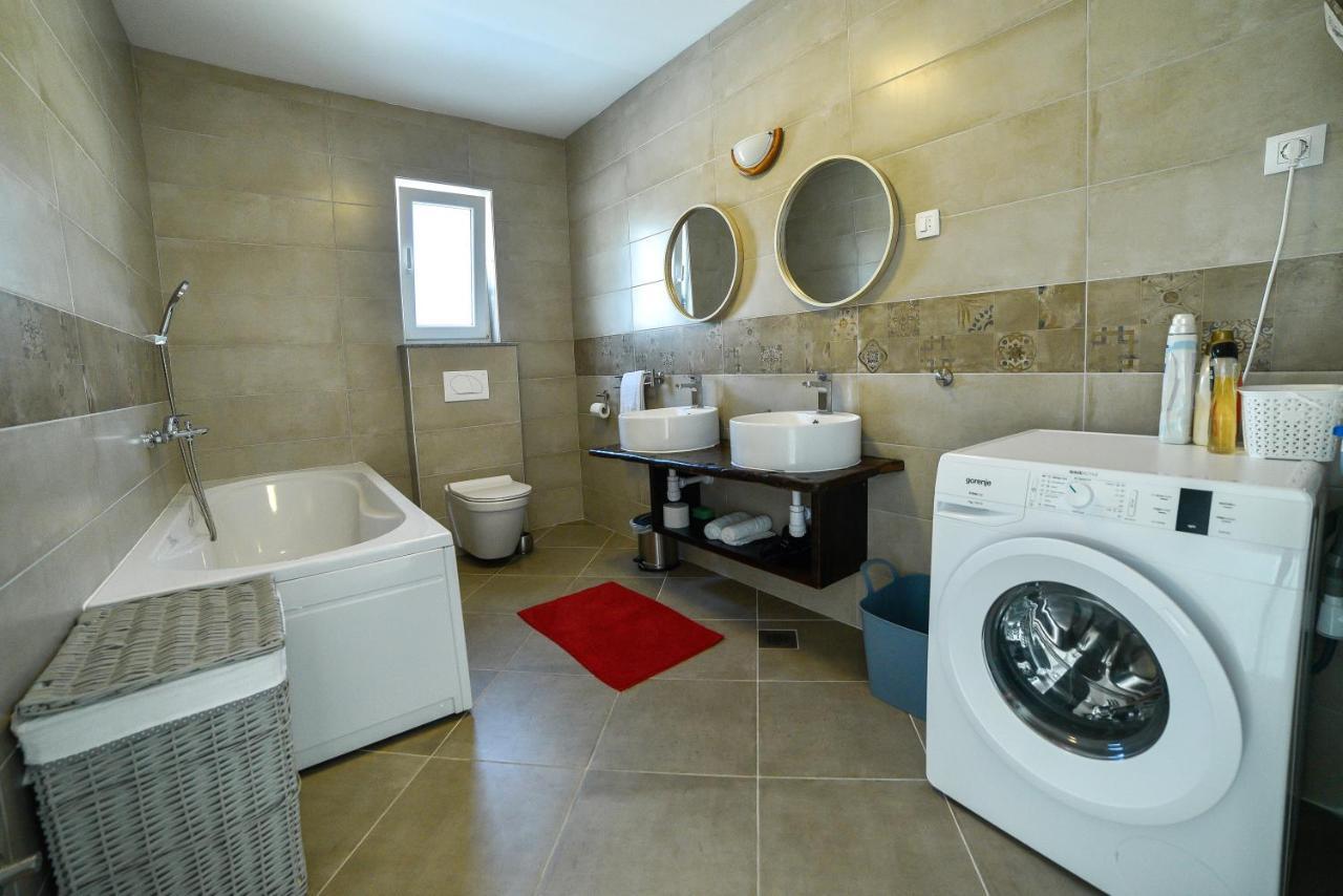 Holiday Home Mb Ražanj Exteriör bild