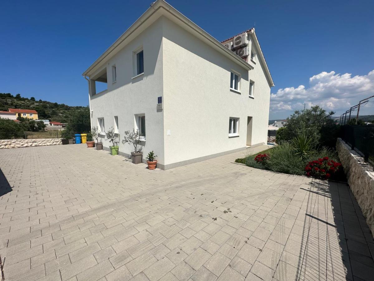 Holiday Home Mb Ražanj Exteriör bild
