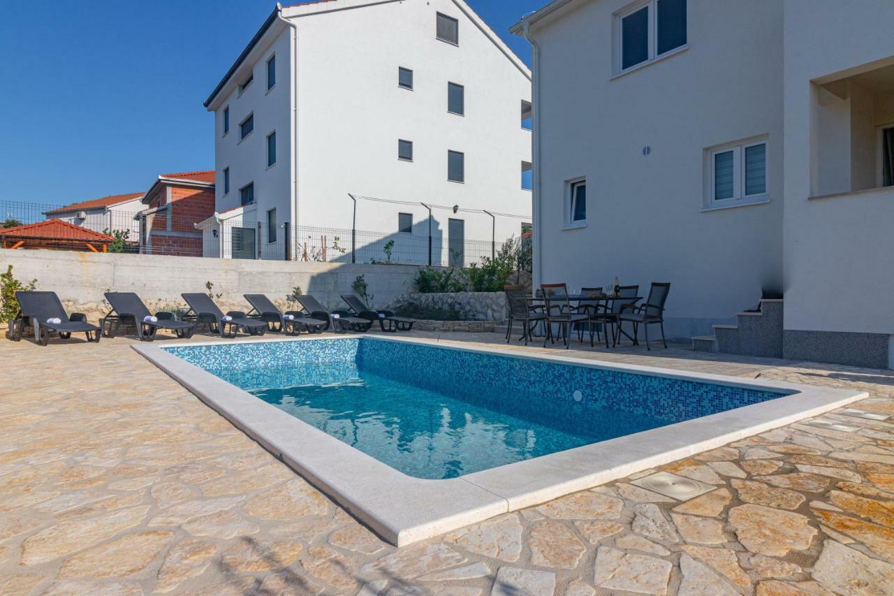 Holiday Home Mb Ražanj Exteriör bild
