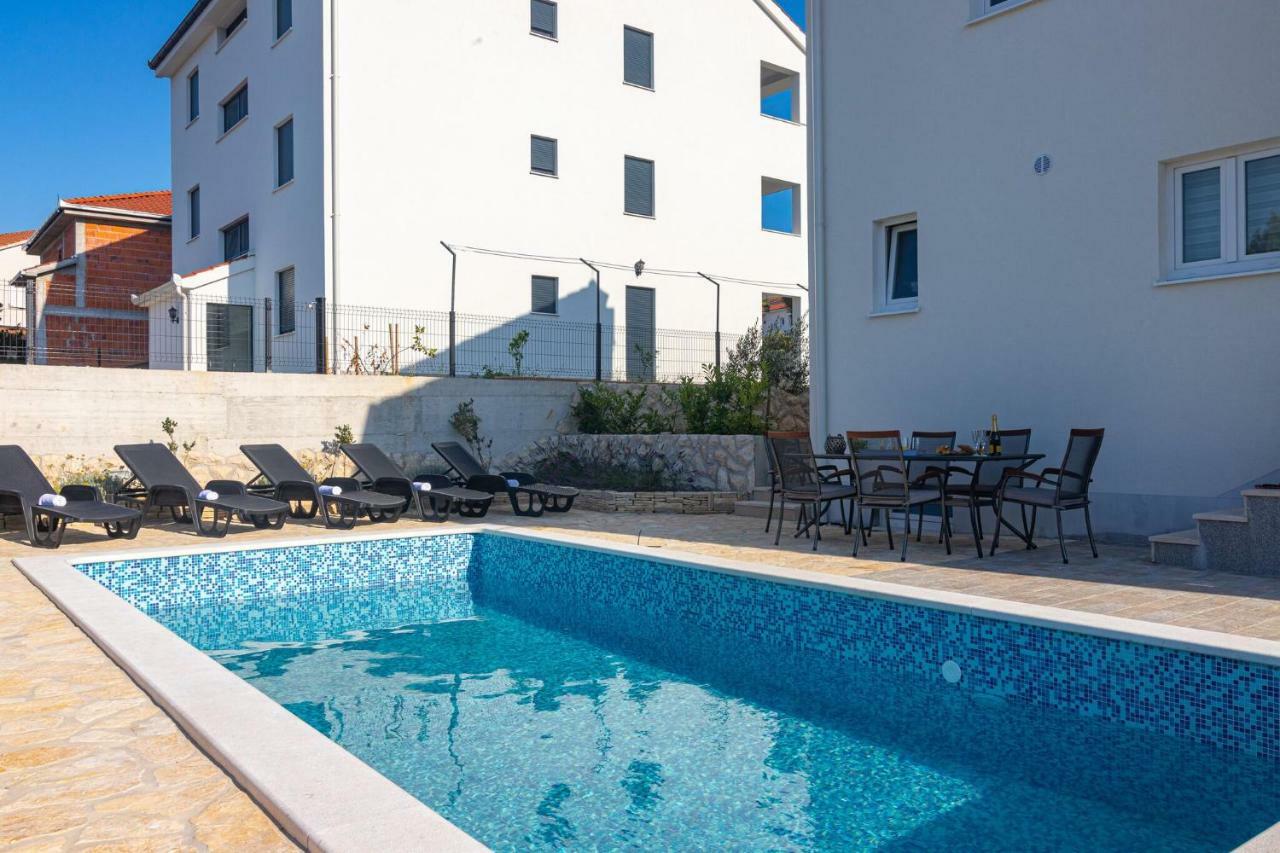 Holiday Home Mb Ražanj Exteriör bild